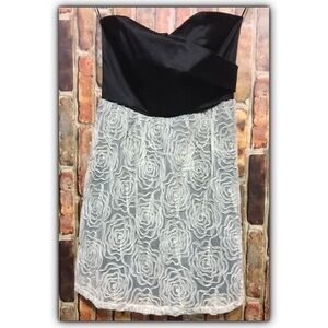 Judith March embroidered floral soutache strapless cocktail party dress Small